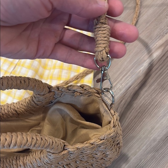 Elegant Tan Straw Woven Crossbody Bag - Picture 3 of 5